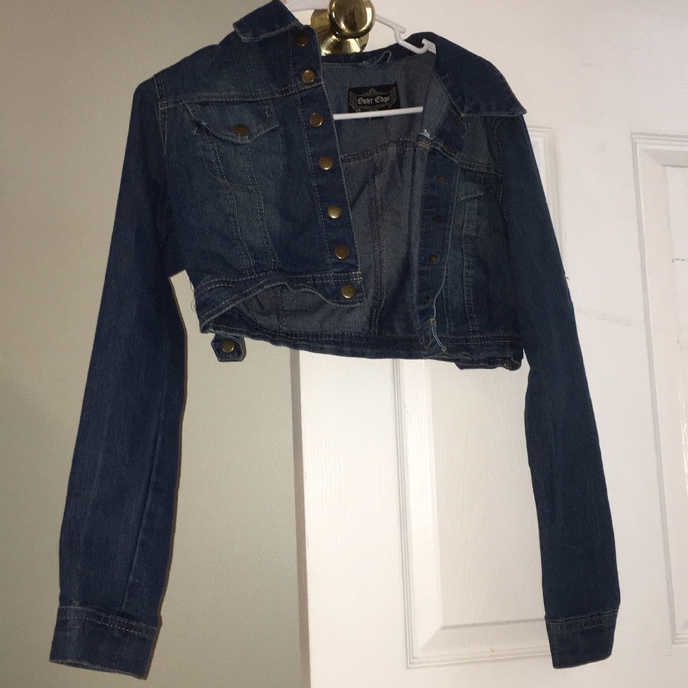 Cropped, long sleeve jean jacket